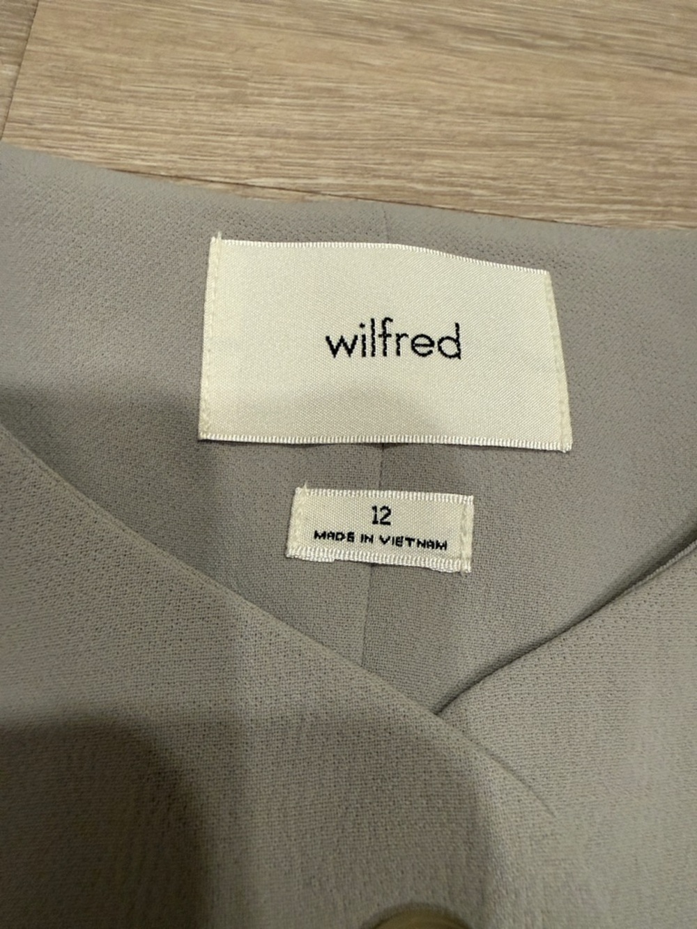 New Aritzia Regal Vest Crepette Grey - Picture 3 of 4